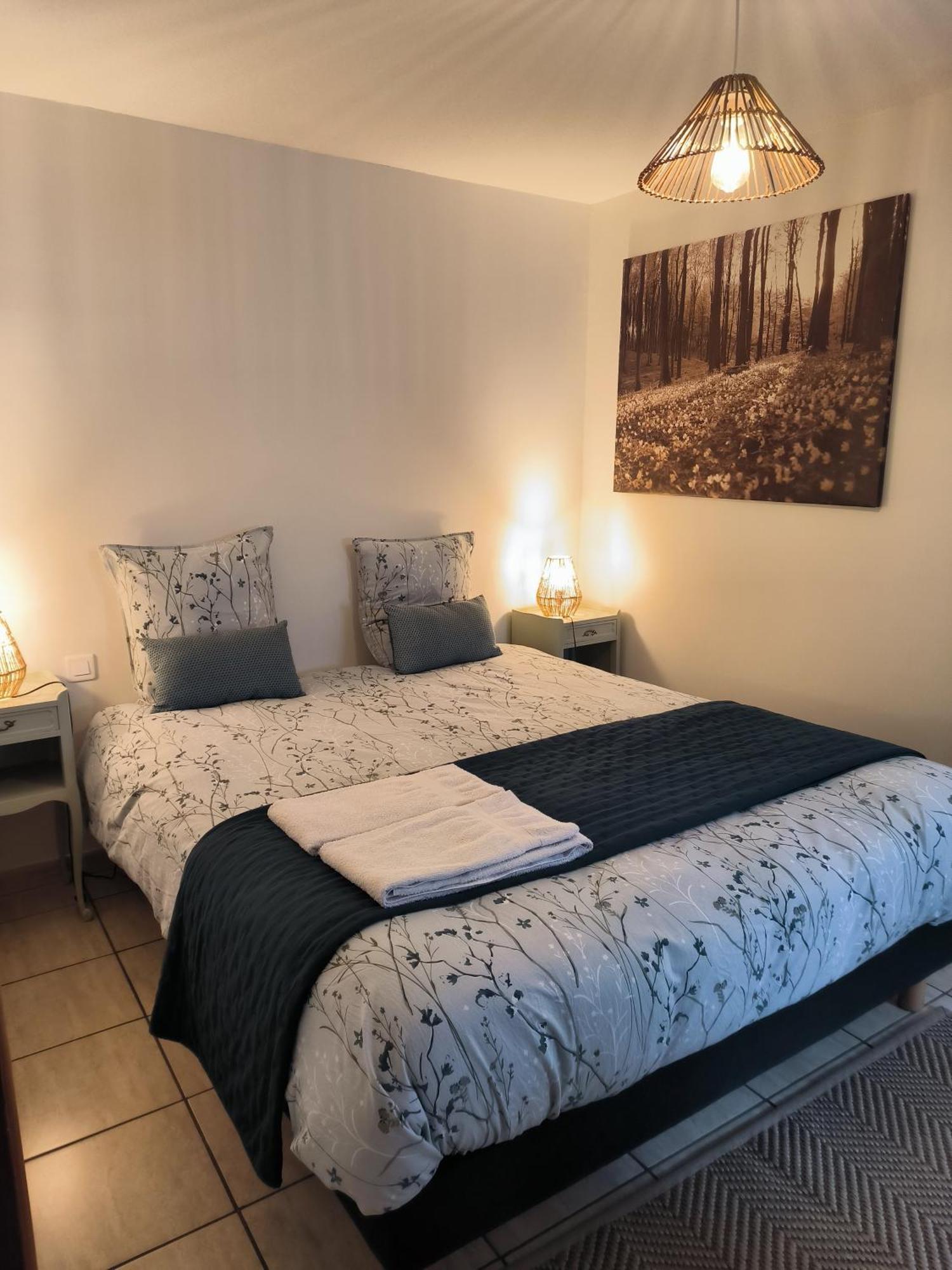 Gites Le Vieux Vinzelles Volvic Rom bilde